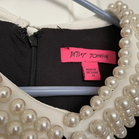 Betsey Johnson black velvet dress with pearl collar - Picture 6 of 6